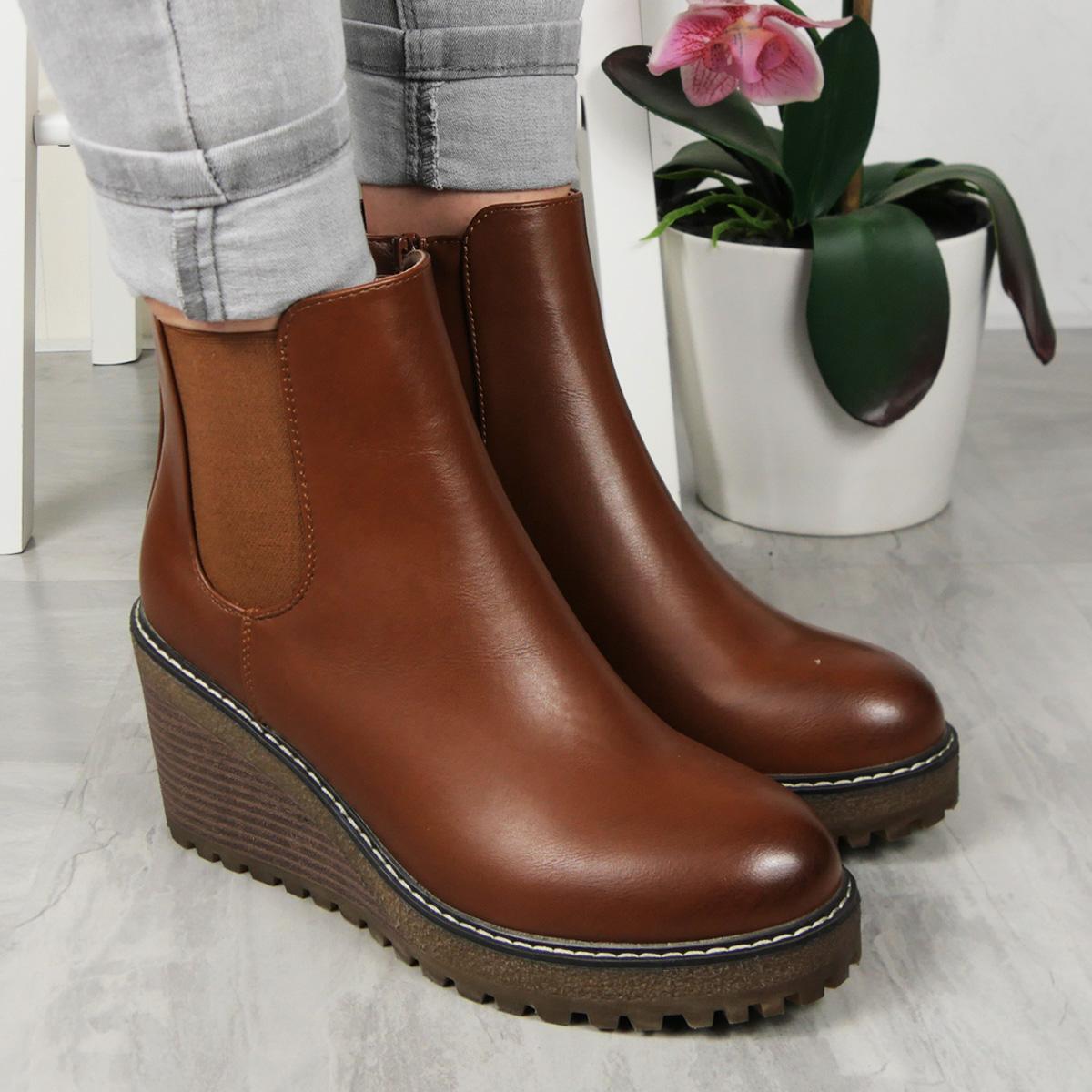 LoudLook Chelsea Zip Ankle Boots | Comfy Women’s Winter Shoes